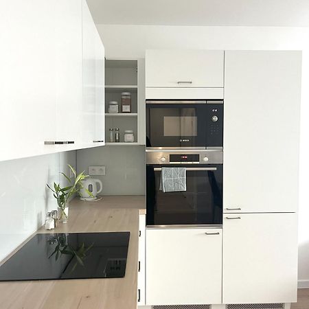 Elegant Escape Apartment III - Free Parking, Easy Access To City Center Bratislava Eksteriør billede