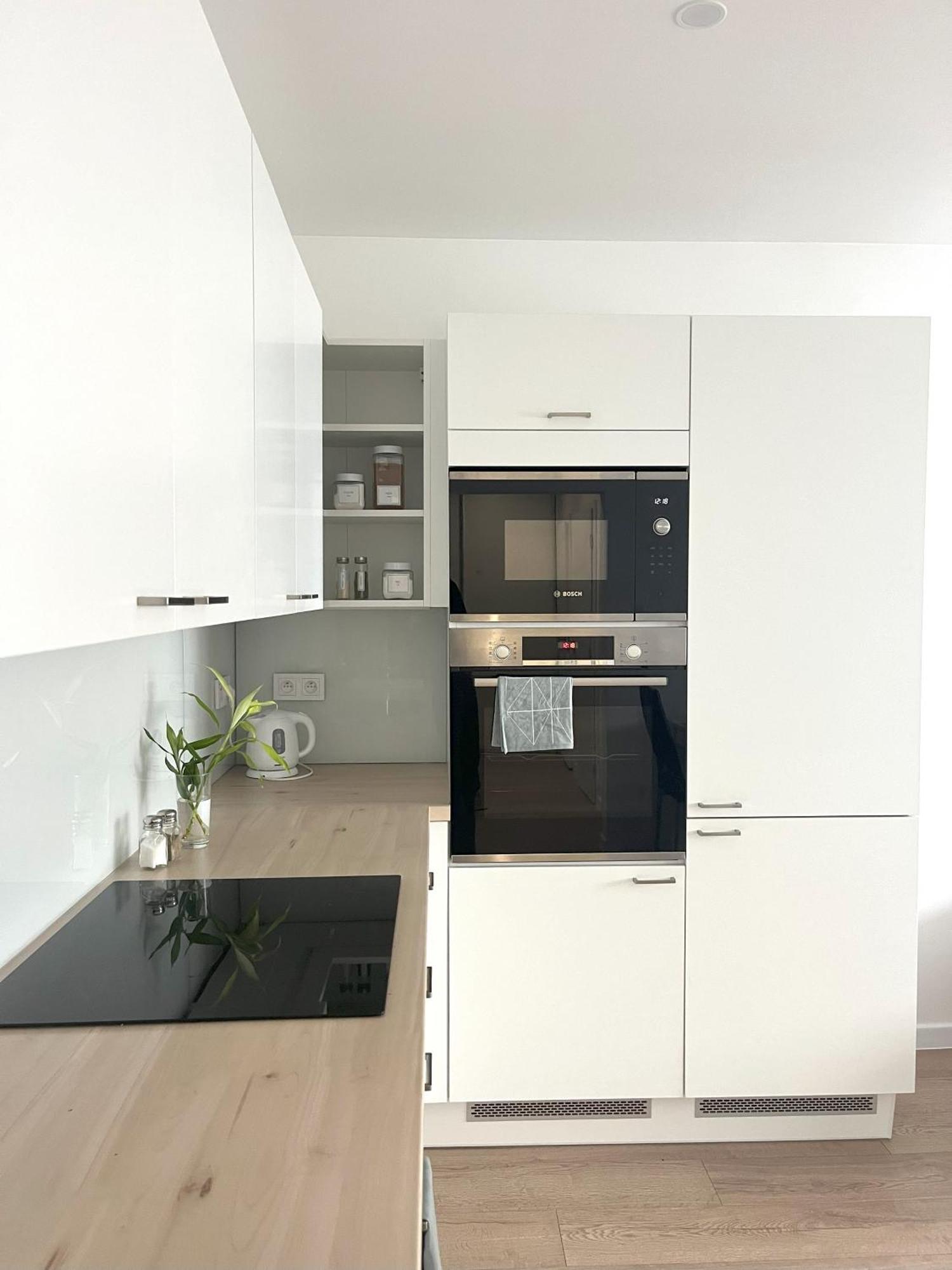 Elegant Escape Apartment III - Free Parking, Easy Access To City Center Bratislava Eksteriør billede