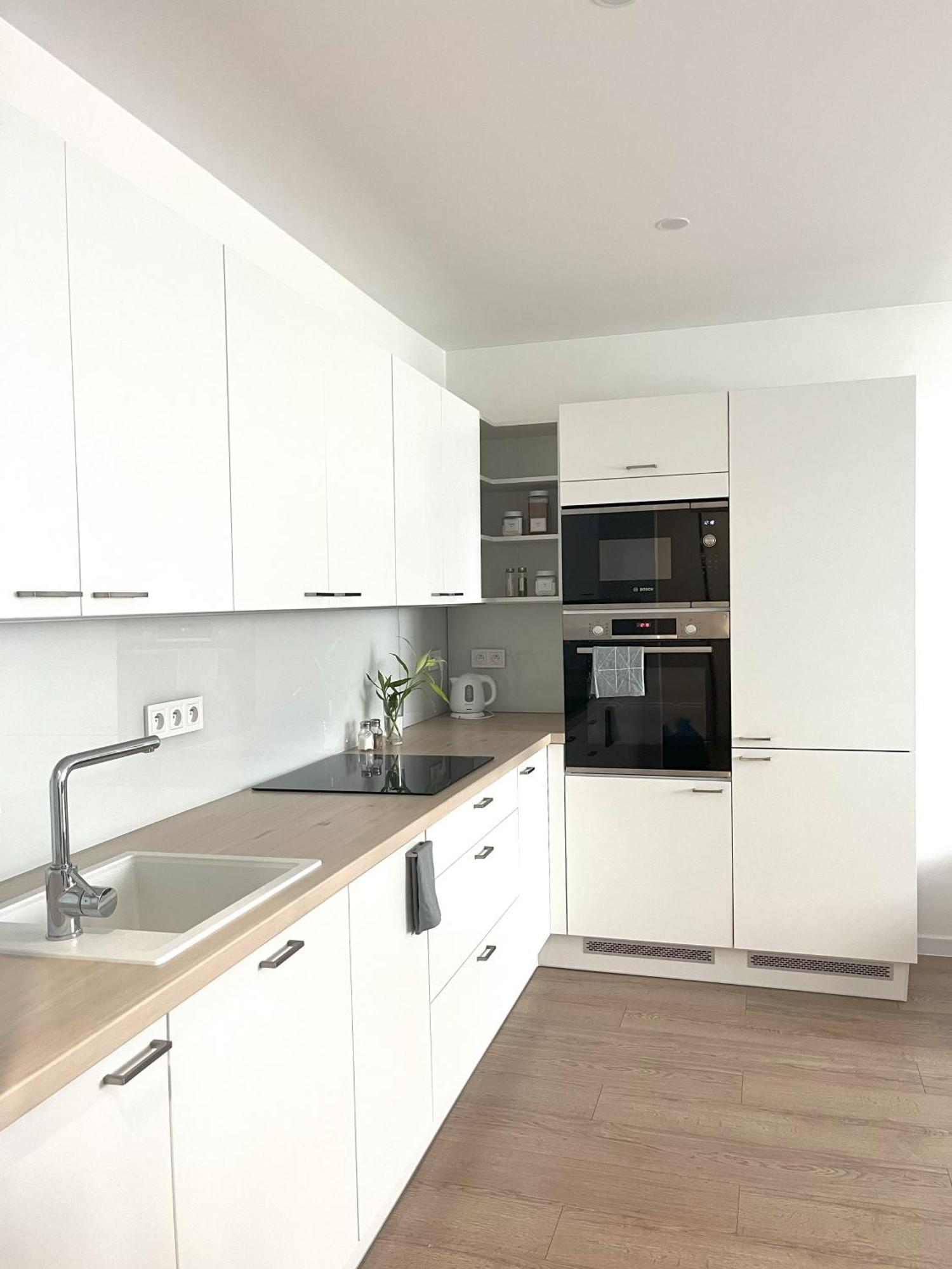 Elegant Escape Apartment III - Free Parking, Easy Access To City Center Bratislava Eksteriør billede