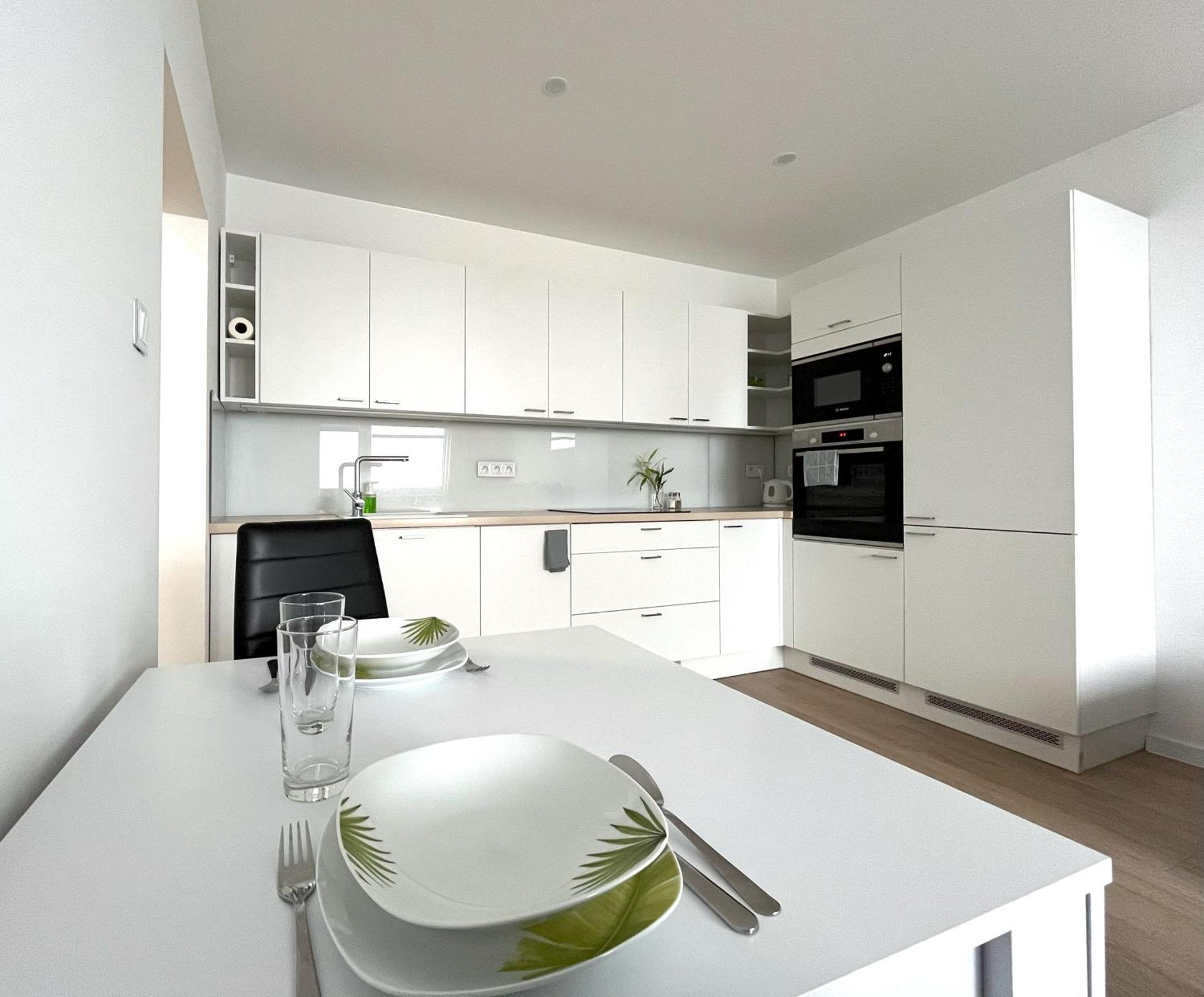 Elegant Escape Apartment III - Free Parking, Easy Access To City Center Bratislava Eksteriør billede