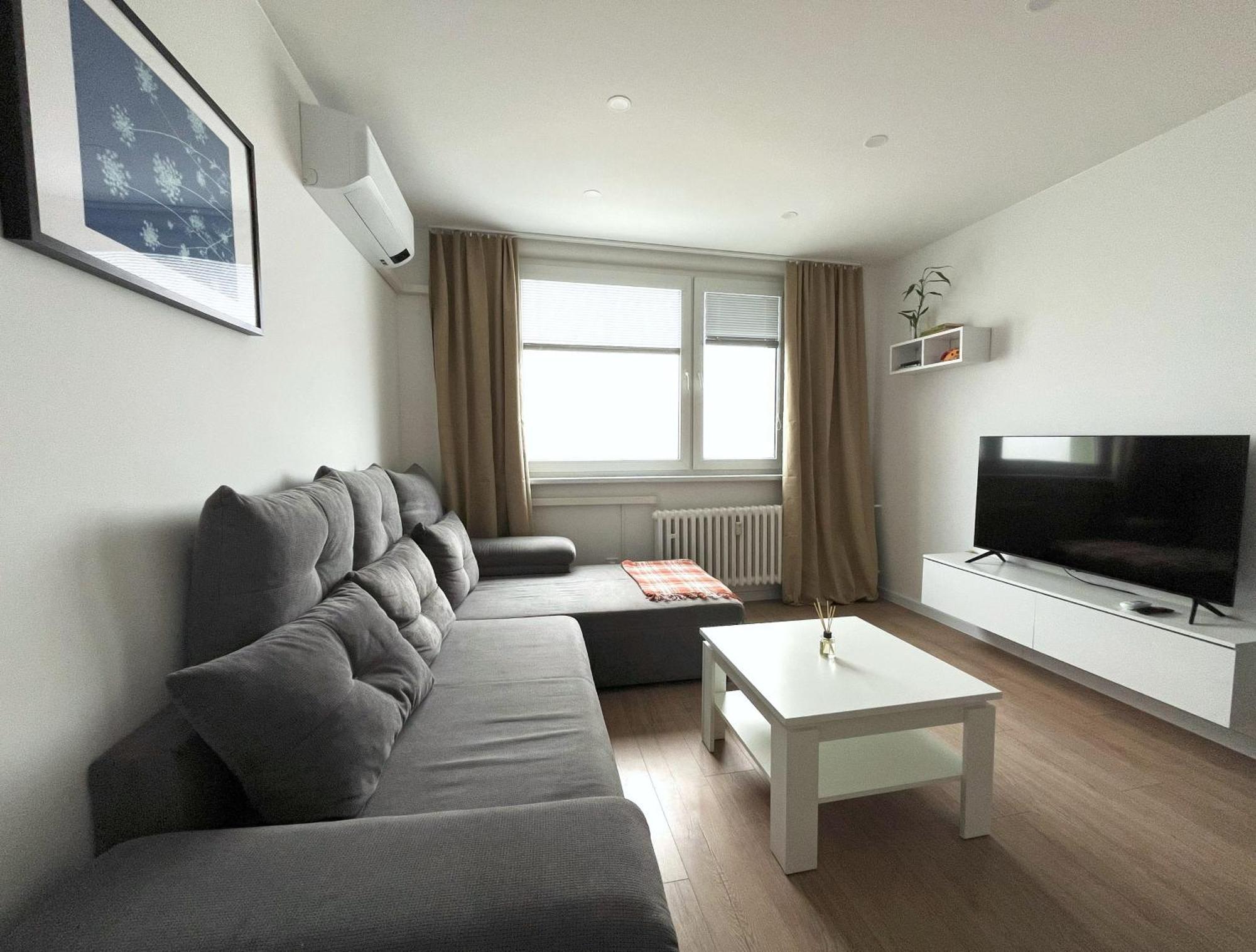 Elegant Escape Apartment III - Free Parking, Easy Access To City Center Bratislava Eksteriør billede
