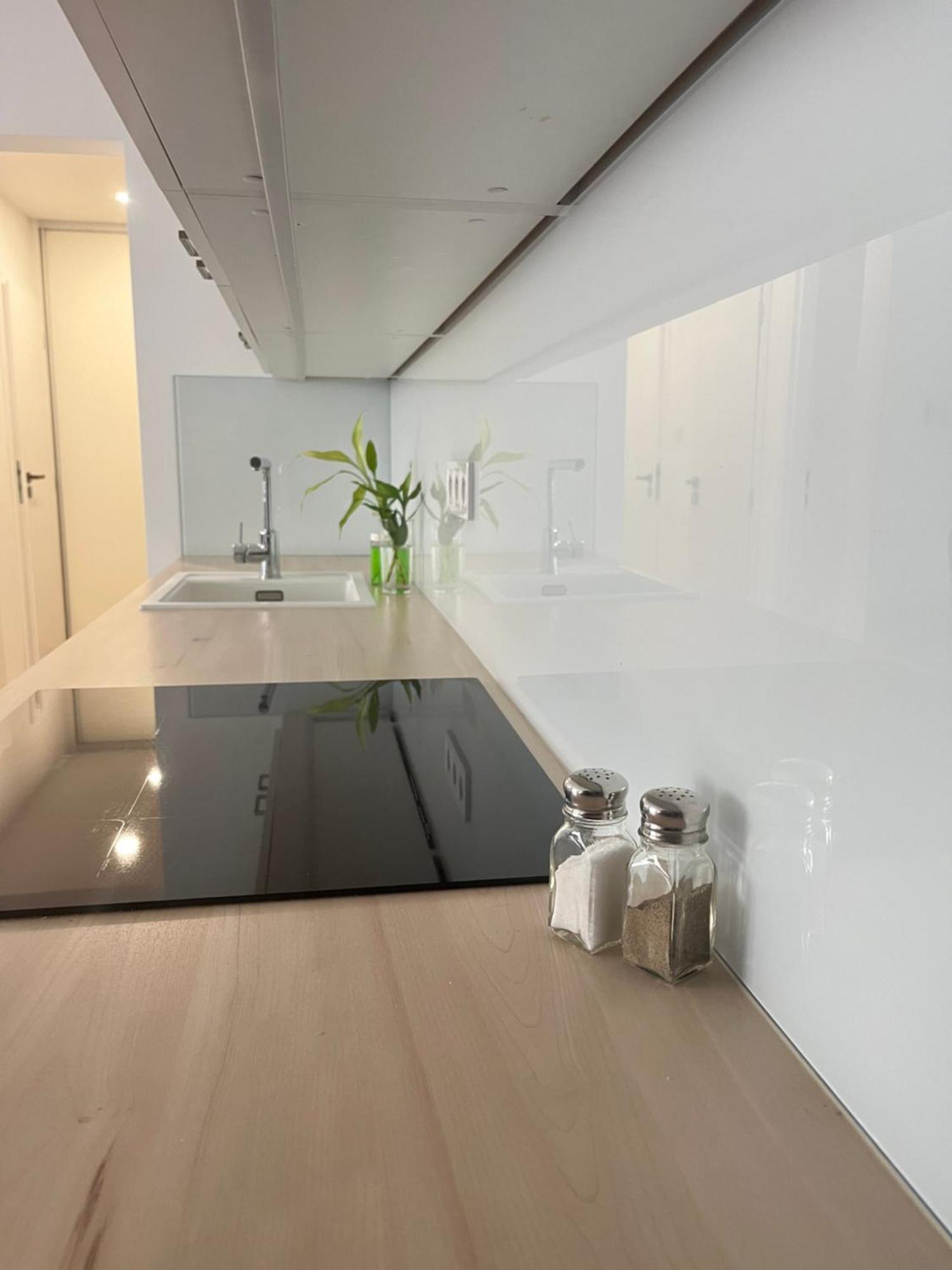Elegant Escape Apartment III - Free Parking, Easy Access To City Center Bratislava Eksteriør billede