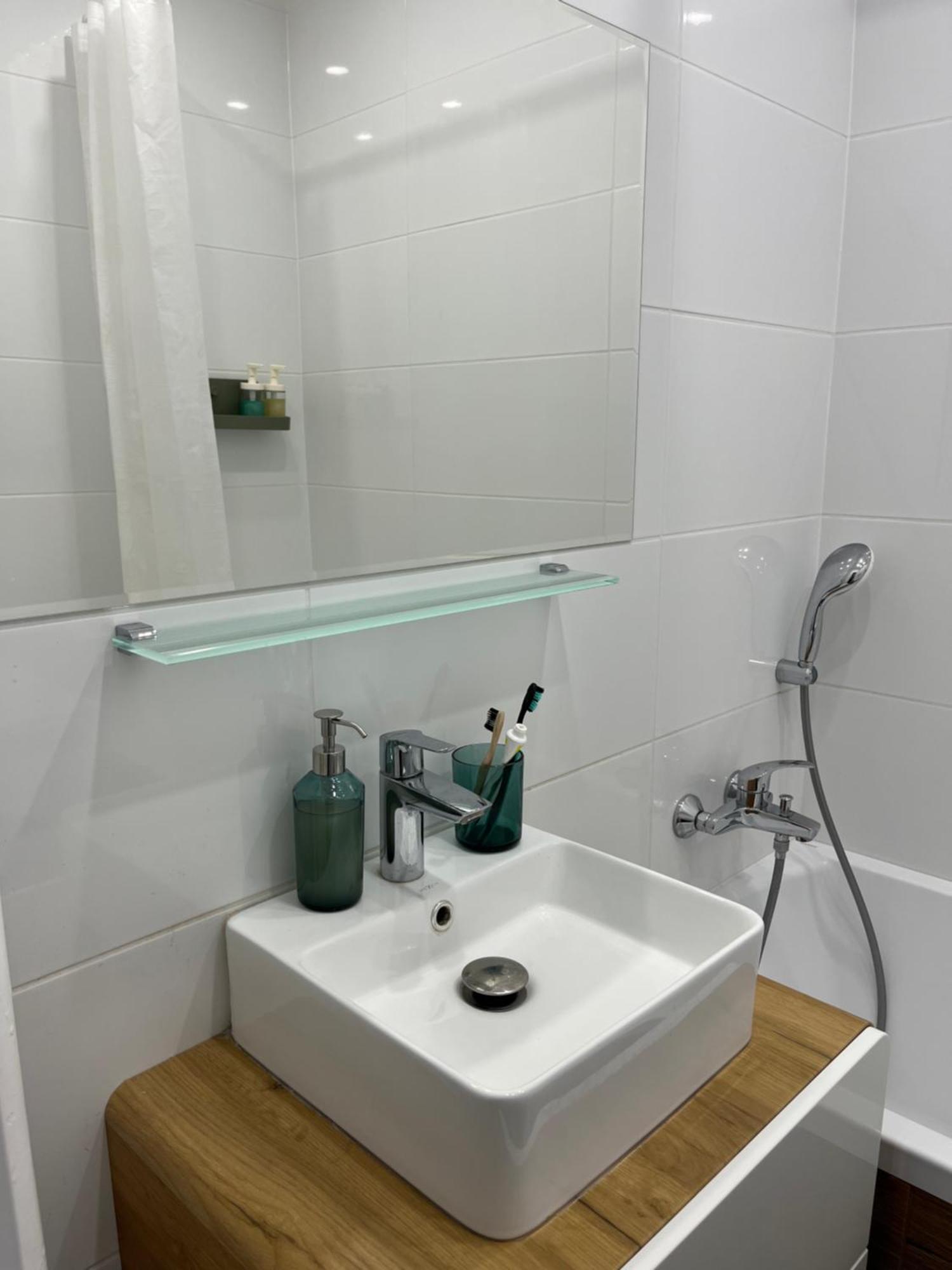 Elegant Escape Apartment III - Free Parking, Easy Access To City Center Bratislava Eksteriør billede