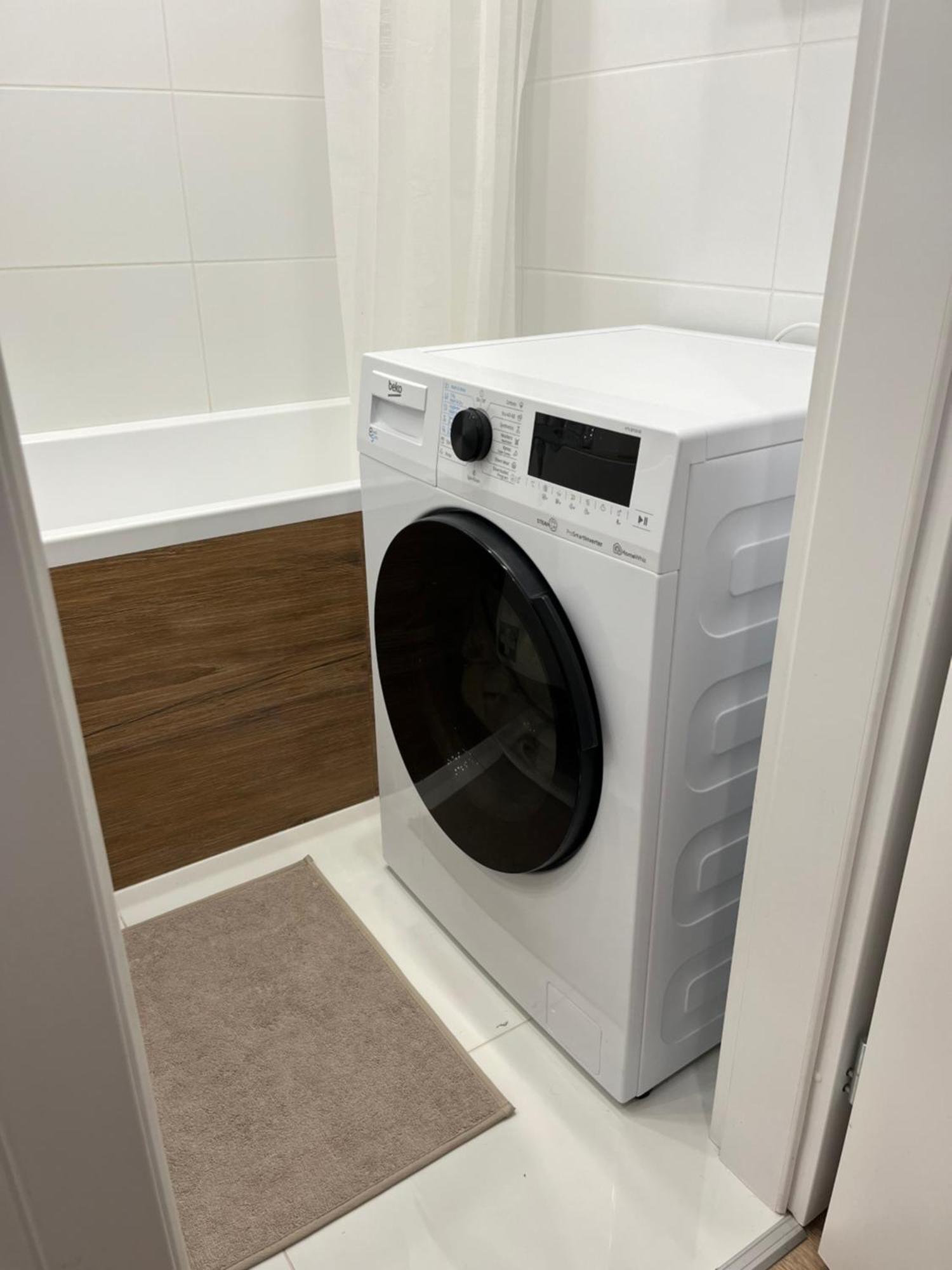 Elegant Escape Apartment III - Free Parking, Easy Access To City Center Bratislava Eksteriør billede